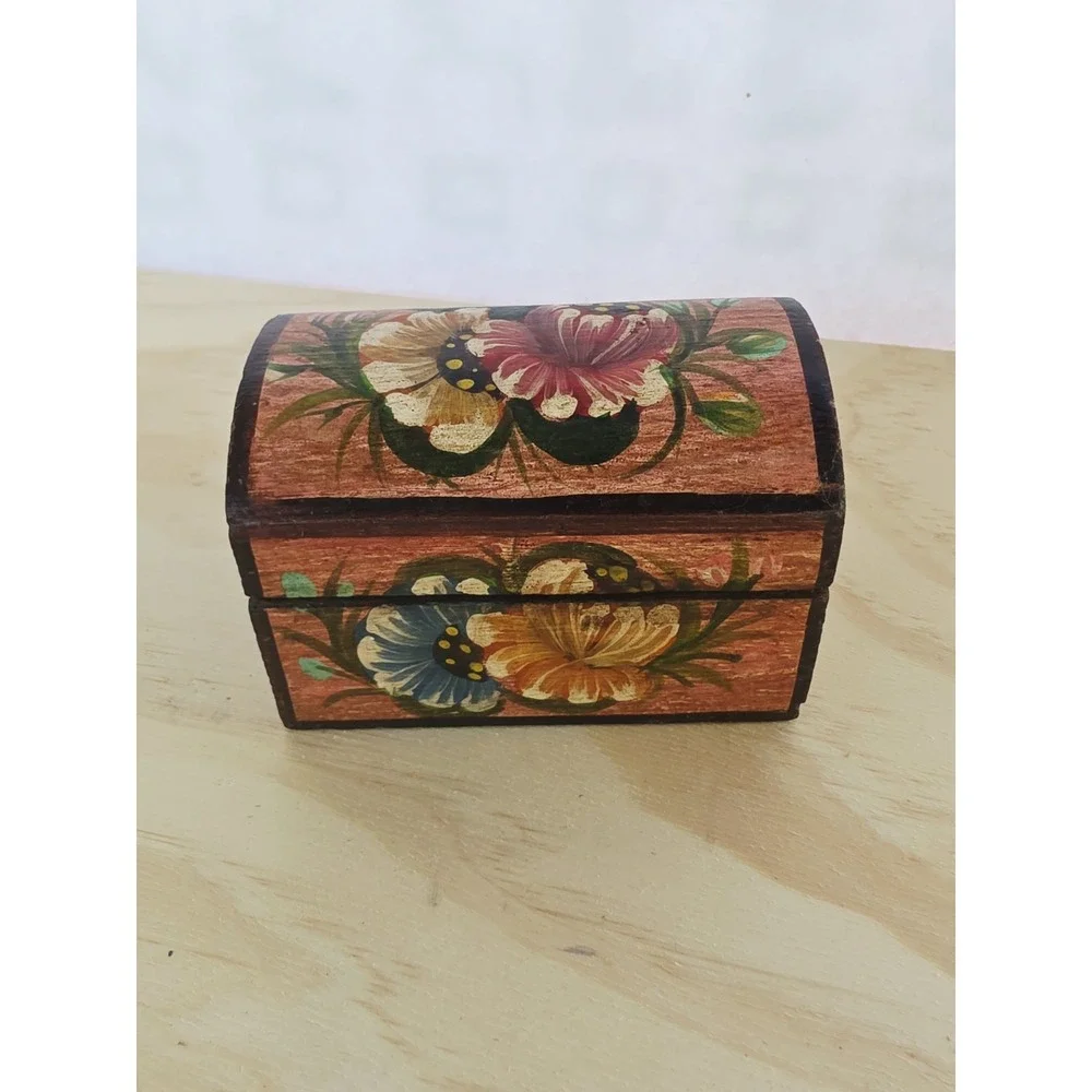 Vintage Hand Painted Wooden Floral Folk Art Small Box Jewelry Chest 3.5